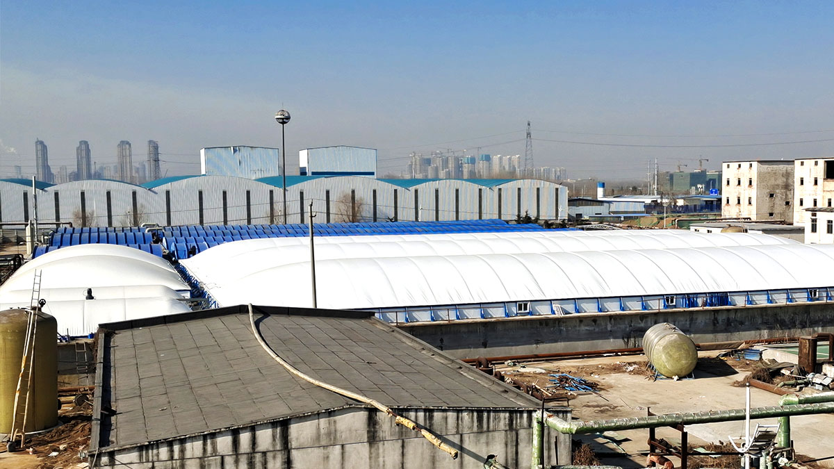 淄博鑫泰石化二沉池反吊膜封閉加蓋工程